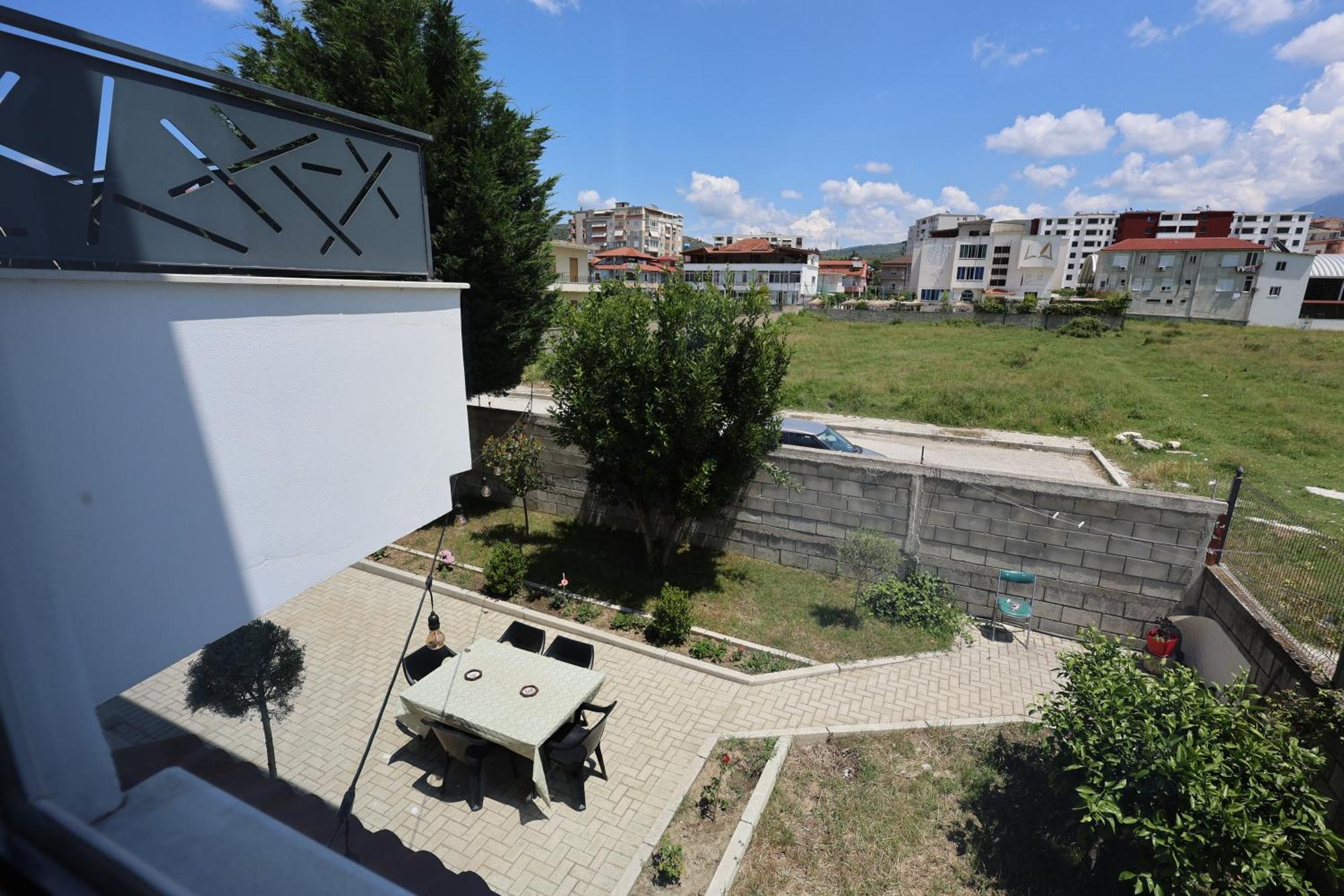 Baza Hostel - Swimming Pool Berat Kültér fotó
